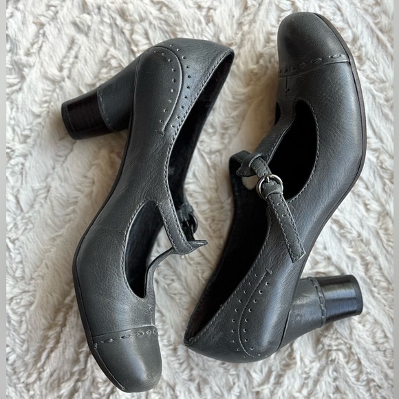 Biviel Shoes - BIVIEL from Anthropologie: Mary Jane T-strap with brogue details 38/8 USA